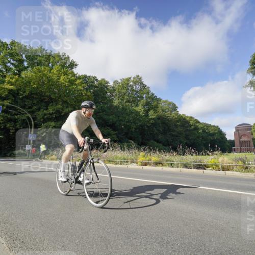 14.09.2025 - Stadtparktriathlon Michael Burmester http://msf.ph/oto/8892388 14.09.2025 11:06:38 Radfahren 748, 777, 816, 820, 862 meine-sportfotos.de