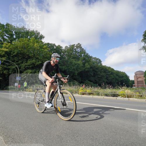 14.09.2025 - Stadtparktriathlon Michael Burmester http://msf.ph/oto/8892395 14.09.2025 11:06:58 Radfahren 752, 813, 874, 882 meine-sportfotos.de