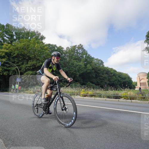 14.09.2025 - Stadtparktriathlon Michael Burmester http://msf.ph/oto/8892406 14.09.2025 11:07:16 Radfahren 739, 785, 825, 838, 865, 886 meine-sportfotos.de