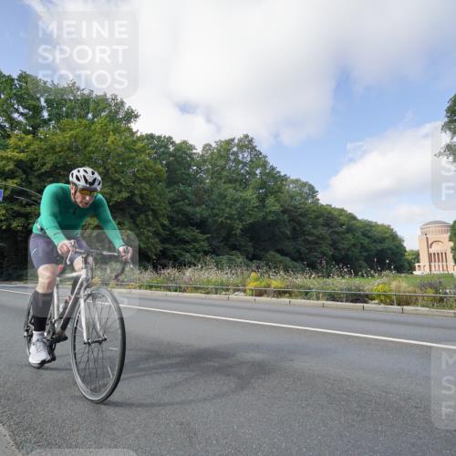 14.09.2025 - Stadtparktriathlon Michael Burmester http://msf.ph/oto/8892409 14.09.2025 11:07:20 Radfahren 739, 785, 838, 871, 886 meine-sportfotos.de