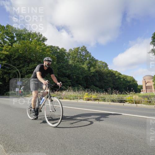 14.09.2025 - Stadtparktriathlon Michael Burmester http://msf.ph/oto/8892412 14.09.2025 11:07:40 Radfahren 723, 821 meine-sportfotos.de