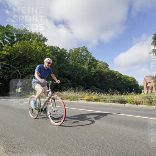 14.09.2025 - Stadtparktriathlon Michael Burmester http://msf.ph/oto/8892415 14.09.2025 11:07:50 Radfahren 723, 847, 858, 870, 893, 921 meine-sportfotos.de