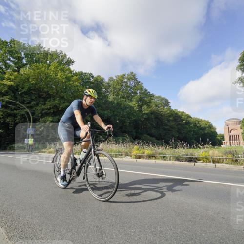 14.09.2025 - Stadtparktriathlon Michael Burmester http://msf.ph/oto/8892419 14.09.2025 11:07:57 Radfahren 829, 847, 858, 870, 894, 921 meine-sportfotos.de