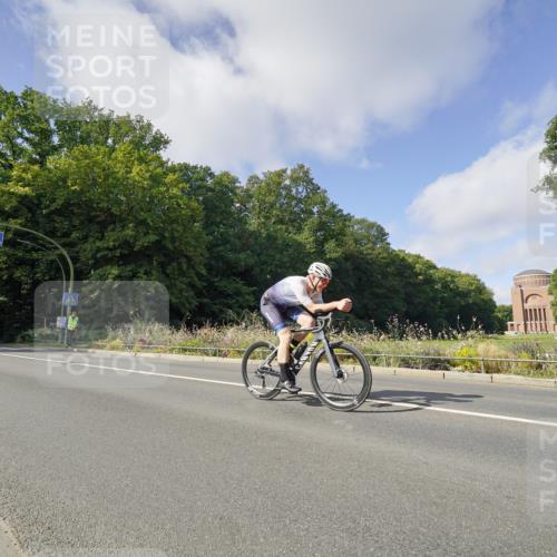 14.09.2025 - Stadtparktriathlon Michael Burmester http://msf.ph/oto/8892426 14.09.2025 11:08:11 Radfahren 728, 730, 892, 915, 918 meine-sportfotos.de