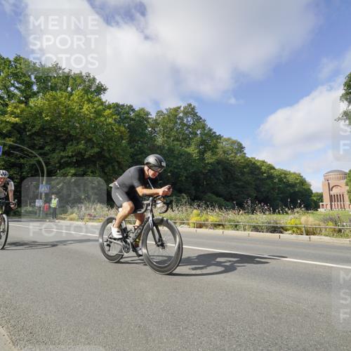 14.09.2025 - Stadtparktriathlon Michael Burmester http://msf.ph/oto/8892428 14.09.2025 11:08:15 Radfahren 728, 730, 758, 878, 892, 915, 918 meine-sportfotos.de