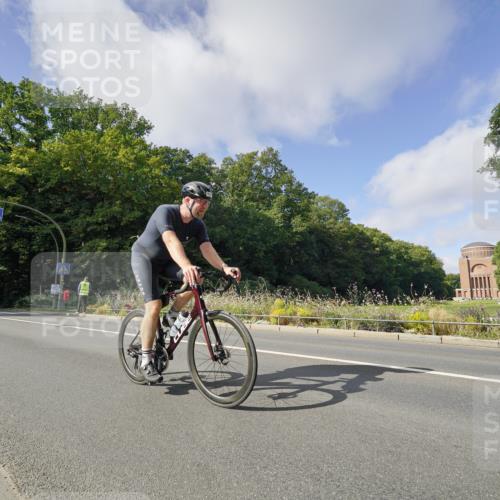 14.09.2025 - Stadtparktriathlon Michael Burmester http://msf.ph/oto/8892431 14.09.2025 11:08:18 Radfahren 758, 839, 878, 892, 915, 918 meine-sportfotos.de