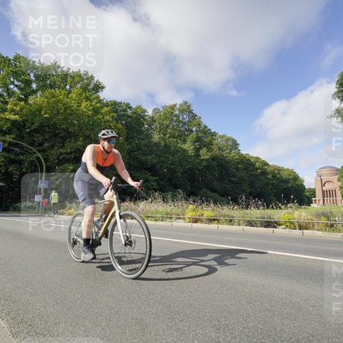 14.09.2025 - Stadtparktriathlon Michael Burmester http://msf.ph/oto/8892435 14.09.2025 11:08:25 Radfahren 758, 839, 878 meine-sportfotos.de
