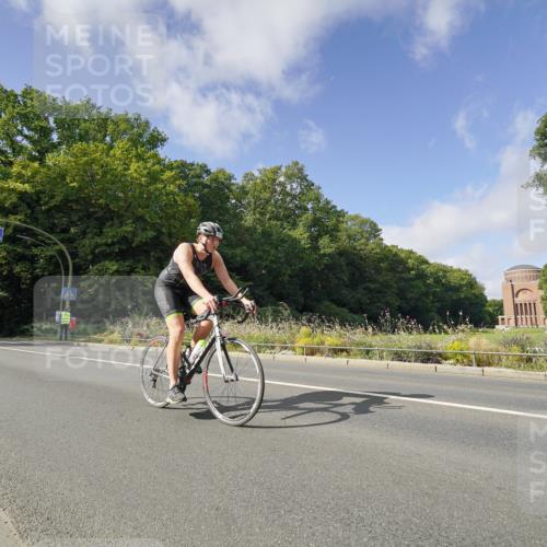 14.09.2025 - Stadtparktriathlon Michael Burmester http://msf.ph/oto/8892464 14.09.2025 11:09:51 Radfahren 849, 902 meine-sportfotos.de