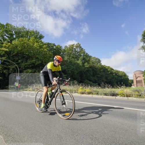 14.09.2025 - Stadtparktriathlon Michael Burmester http://msf.ph/oto/8892472 14.09.2025 11:10:14 Radfahren 732, 762, 806, 868, 877 meine-sportfotos.de