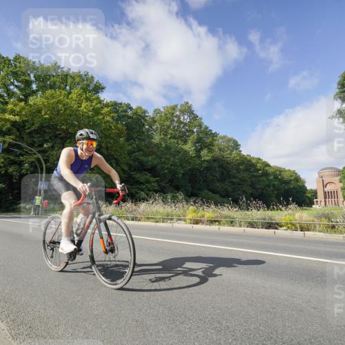 14.09.2025 - Stadtparktriathlon Michael Burmester http://msf.ph/oto/8892497 14.09.2025 11:11:52 Radfahren 754, 778, 826 meine-sportfotos.de