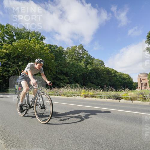 14.09.2025 - Stadtparktriathlon Michael Burmester http://msf.ph/oto/8892504 14.09.2025 11:12:03 Radfahren 754, 755, 765, 771, 802, 852, 905, 919 meine-sportfotos.de