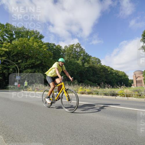 14.09.2025 - Stadtparktriathlon Michael Burmester http://msf.ph/oto/8892519 14.09.2025 11:12:24 Radfahren 746, 801, 807, 818, 846, 898 meine-sportfotos.de