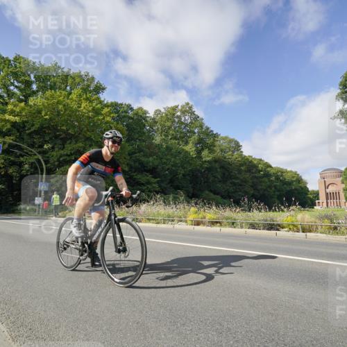 14.09.2025 - Stadtparktriathlon Michael Burmester http://msf.ph/oto/8892521 14.09.2025 11:12:27 Radfahren 746, 807, 818, 836, 846, 898 meine-sportfotos.de