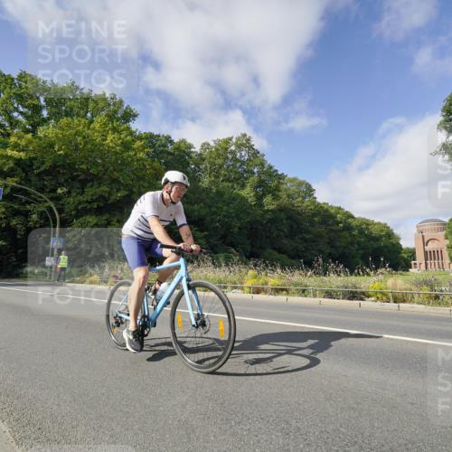 14.09.2025 - Stadtparktriathlon Michael Burmester http://msf.ph/oto/8892523 14.09.2025 11:12:34 Radfahren 833, 836, 841, 867, 898 meine-sportfotos.de