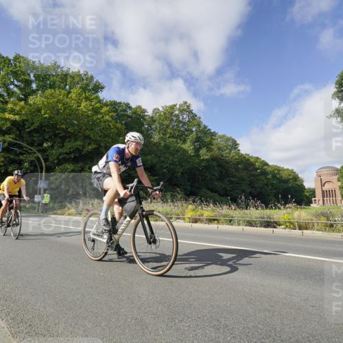 14.09.2025 - Stadtparktriathlon Michael Burmester http://msf.ph/oto/8892526 14.09.2025 11:12:40 Radfahren 833, 836, 841, 853, 867 meine-sportfotos.de
