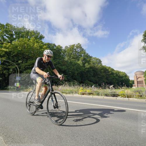 14.09.2025 - Stadtparktriathlon Michael Burmester http://msf.ph/oto/8892532 14.09.2025 11:12:55 Radfahren 872 meine-sportfotos.de