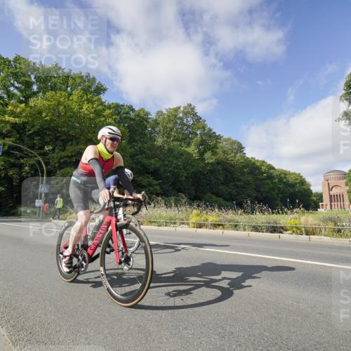 14.09.2025 - Stadtparktriathlon Michael Burmester http://msf.ph/oto/8892546 14.09.2025 11:13:34 Radfahren 825, 848, 889, 917 meine-sportfotos.de