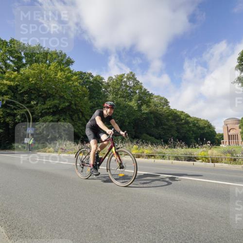 14.09.2025 - Stadtparktriathlon Michael Burmester http://msf.ph/oto/8892571 14.09.2025 11:15:01 Radfahren 882 meine-sportfotos.de