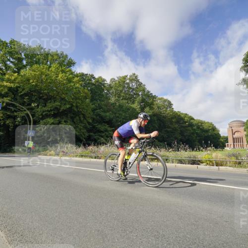 14.09.2025 - Stadtparktriathlon Michael Burmester http://msf.ph/oto/8892578 14.09.2025 11:15:26 Radfahren 756, 777, 829, 837, 842, 870, 880, 901, 921 meine-sportfotos.de