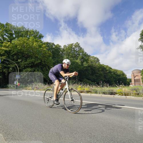 14.09.2025 - Stadtparktriathlon Michael Burmester http://msf.ph/oto/8892581 14.09.2025 11:15:29 Radfahren 756, 777, 816, 829, 837, 842, 870, 880, 892, 901, 921 meine-sportfotos.de