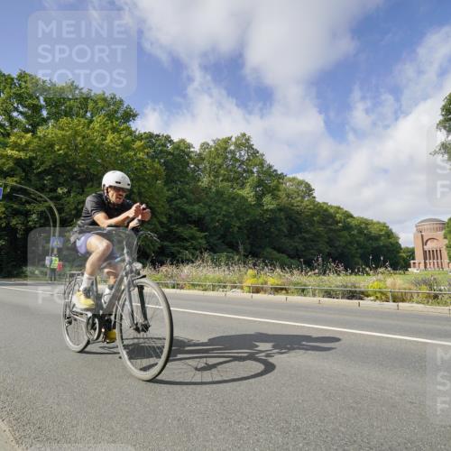 14.09.2025 - Stadtparktriathlon Michael Burmester http://msf.ph/oto/8892583 14.09.2025 11:15:30 Radfahren 756, 777, 816, 829, 837, 842, 880, 892, 901, 921 meine-sportfotos.de