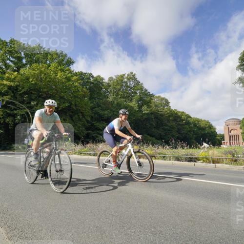 14.09.2025 - Stadtparktriathlon Michael Burmester http://msf.ph/oto/8892584 14.09.2025 11:15:33 Radfahren 756, 777, 816, 829, 837, 880, 892, 901 meine-sportfotos.de