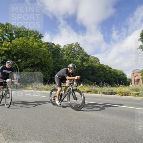 14.09.2025 - Stadtparktriathlon Michael Burmester http://msf.ph/oto/8892587 14.09.2025 11:15:35 Radfahren 777, 816, 829, 837, 880, 892, 901 meine-sportfotos.de