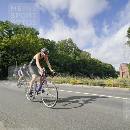 14.09.2025 - Stadtparktriathlon Michael Burmester http://msf.ph/oto/8892588 14.09.2025 11:15:44 Radfahren 739, 858, 875, 893, 918 meine-sportfotos.de