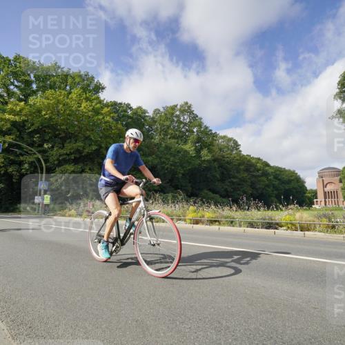 14.09.2025 - Stadtparktriathlon Michael Burmester http://msf.ph/oto/8892591 14.09.2025 11:15:50 Radfahren 739, 858, 875, 893, 918 meine-sportfotos.de