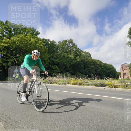 14.09.2025 - Stadtparktriathlon Michael Burmester http://msf.ph/oto/8892592 14.09.2025 11:15:51 Radfahren 739, 875, 893, 918 meine-sportfotos.de