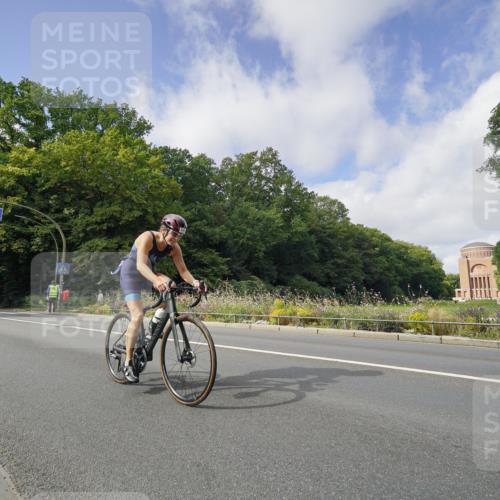 14.09.2025 - Stadtparktriathlon Michael Burmester http://msf.ph/oto/8892595 14.09.2025 11:16:03 Radfahren 878, 894, 915, 940 meine-sportfotos.de