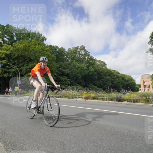 14.09.2025 - Stadtparktriathlon Michael Burmester http://msf.ph/oto/8892599 14.09.2025 11:16:10 Radfahren 655, 878, 894, 915, 943 meine-sportfotos.de