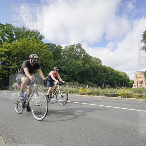 14.09.2025 - Stadtparktriathlon Michael Burmester http://msf.ph/oto/8892610 14.09.2025 11:16:42 Radfahren 821, 823, 839, 849, 888 meine-sportfotos.de