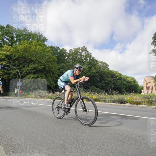14.09.2025 - Stadtparktriathlon Michael Burmester http://msf.ph/oto/8892611 14.09.2025 11:16:48 Radfahren 821, 823, 839, 849, 888 meine-sportfotos.de