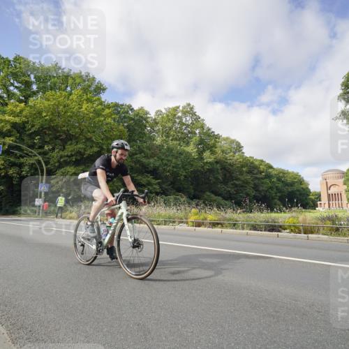 14.09.2025 - Stadtparktriathlon Michael Burmester http://msf.ph/oto/8892615 14.09.2025 11:17:02 Radfahren 843, 900, 967, 987, 1000 meine-sportfotos.de