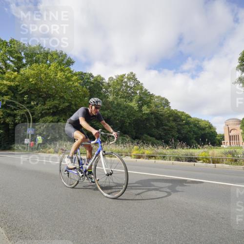 14.09.2025 - Stadtparktriathlon Michael Burmester http://msf.ph/oto/8892618 14.09.2025 11:17:06 Radfahren 843, 900, 950, 967, 987, 1000 meine-sportfotos.de