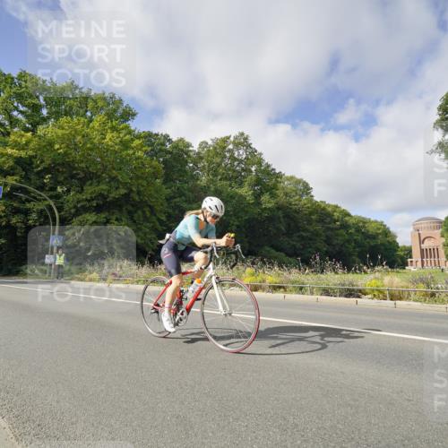 14.09.2025 - Stadtparktriathlon Michael Burmester http://msf.ph/oto/8892622 14.09.2025 11:17:12 Radfahren 900, 950, 987, 1000 meine-sportfotos.de