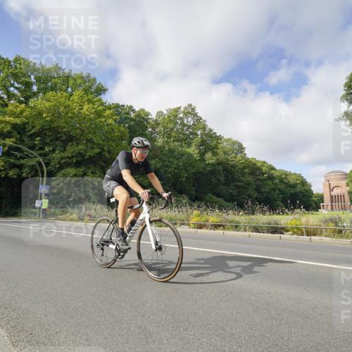 14.09.2025 - Stadtparktriathlon Michael Burmester http://msf.ph/oto/8892624 14.09.2025 11:17:30 Radfahren 877 meine-sportfotos.de