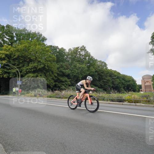 14.09.2025 - Stadtparktriathlon Michael Burmester http://msf.ph/oto/8892638 14.09.2025 11:18:32 Radfahren 868, 934, 935, 951, 976, 993, 1015 meine-sportfotos.de