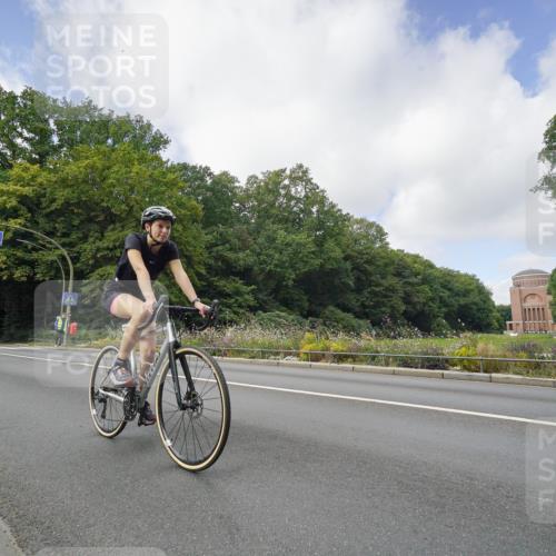 14.09.2025 - Stadtparktriathlon Michael Burmester http://msf.ph/oto/8892645 14.09.2025 11:18:42 Radfahren 724, 826, 868, 932, 934, 985, 1015 meine-sportfotos.de