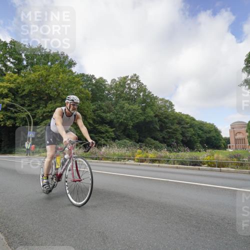 14.09.2025 - Stadtparktriathlon Michael Burmester http://msf.ph/oto/8892647 14.09.2025 11:18:43 Radfahren 724, 826, 852, 868, 919, 932, 934, 985, 1015 meine-sportfotos.de