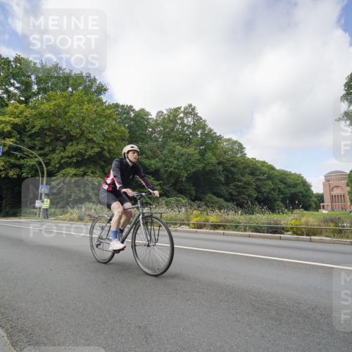 14.09.2025 - Stadtparktriathlon Michael Burmester http://msf.ph/oto/8892653 14.09.2025 11:18:57 Radfahren 852, 919, 996, 1006 meine-sportfotos.de