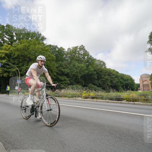 14.09.2025 - Stadtparktriathlon Michael Burmester http://msf.ph/oto/8892669 14.09.2025 11:19:29 Radfahren 846, 890, 905, 916, 942, 979 meine-sportfotos.de