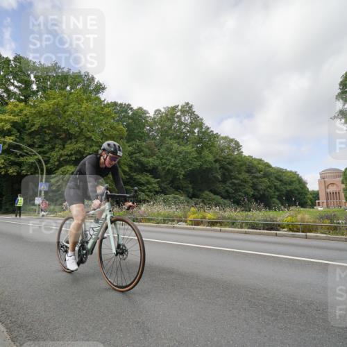 14.09.2025 - Stadtparktriathlon Michael Burmester http://msf.ph/oto/8892670 14.09.2025 11:19:36 Radfahren 854, 944, 979 meine-sportfotos.de