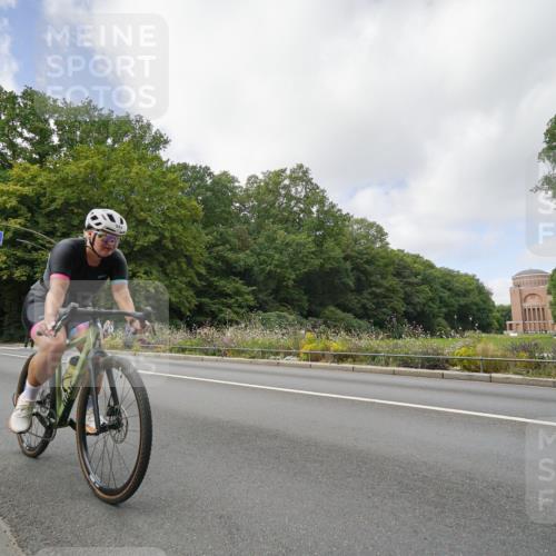 14.09.2025 - Stadtparktriathlon Michael Burmester http://msf.ph/oto/8892672 14.09.2025 11:19:39 Radfahren 854, 898, 944, 979 meine-sportfotos.de