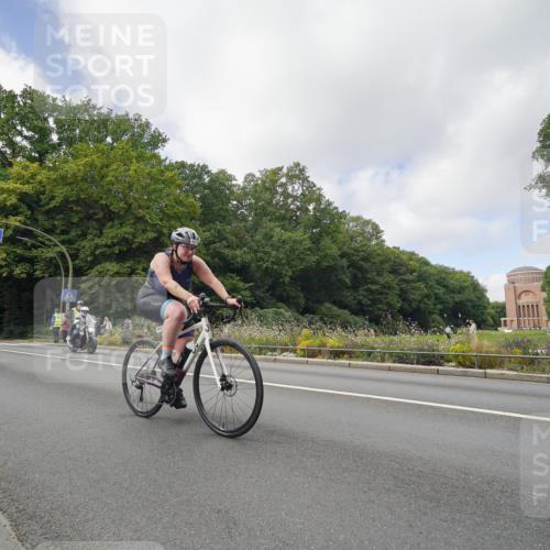 14.09.2025 - Stadtparktriathlon Michael Burmester http://msf.ph/oto/8892682 14.09.2025 11:20:03 Radfahren 841, 867, 925, 975, 984, 990 meine-sportfotos.de