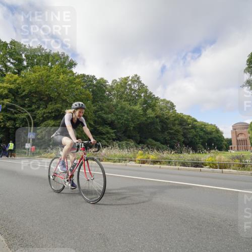 14.09.2025 - Stadtparktriathlon Michael Burmester http://msf.ph/oto/8892710 14.09.2025 11:20:57 Radfahren 937, 949 meine-sportfotos.de