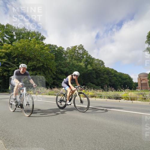 14.09.2025 - Stadtparktriathlon Michael Burmester http://msf.ph/oto/8892716 14.09.2025 11:21:12 Radfahren 822, 827, 973, 982, 1012 meine-sportfotos.de
