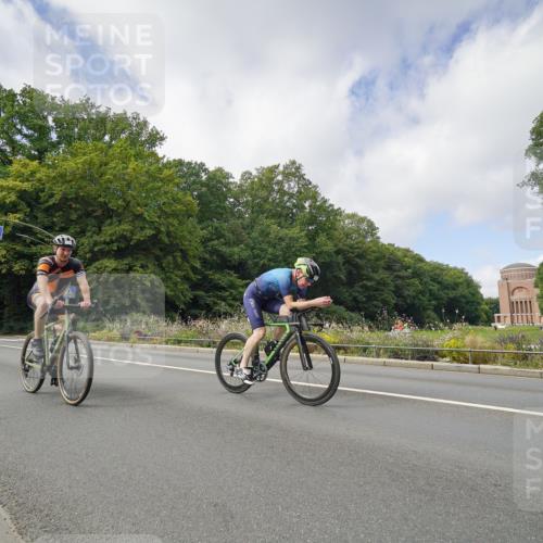 14.09.2025 - Stadtparktriathlon Michael Burmester http://msf.ph/oto/8892721 14.09.2025 11:21:39 Radfahren 734, 871, 927, 955, 960 meine-sportfotos.de