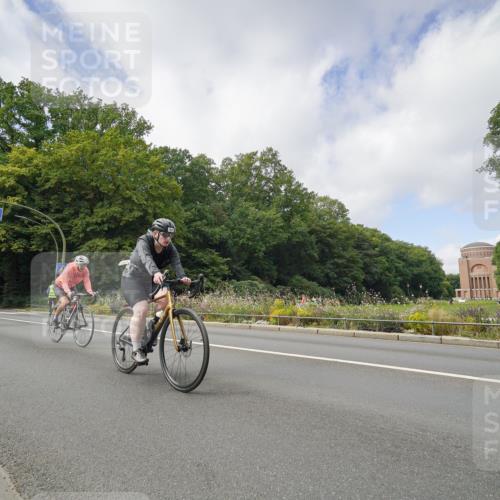 14.09.2025 - Stadtparktriathlon Michael Burmester http://msf.ph/oto/8892722 14.09.2025 11:21:42 Radfahren 734, 828, 871, 927, 945, 955, 960 meine-sportfotos.de